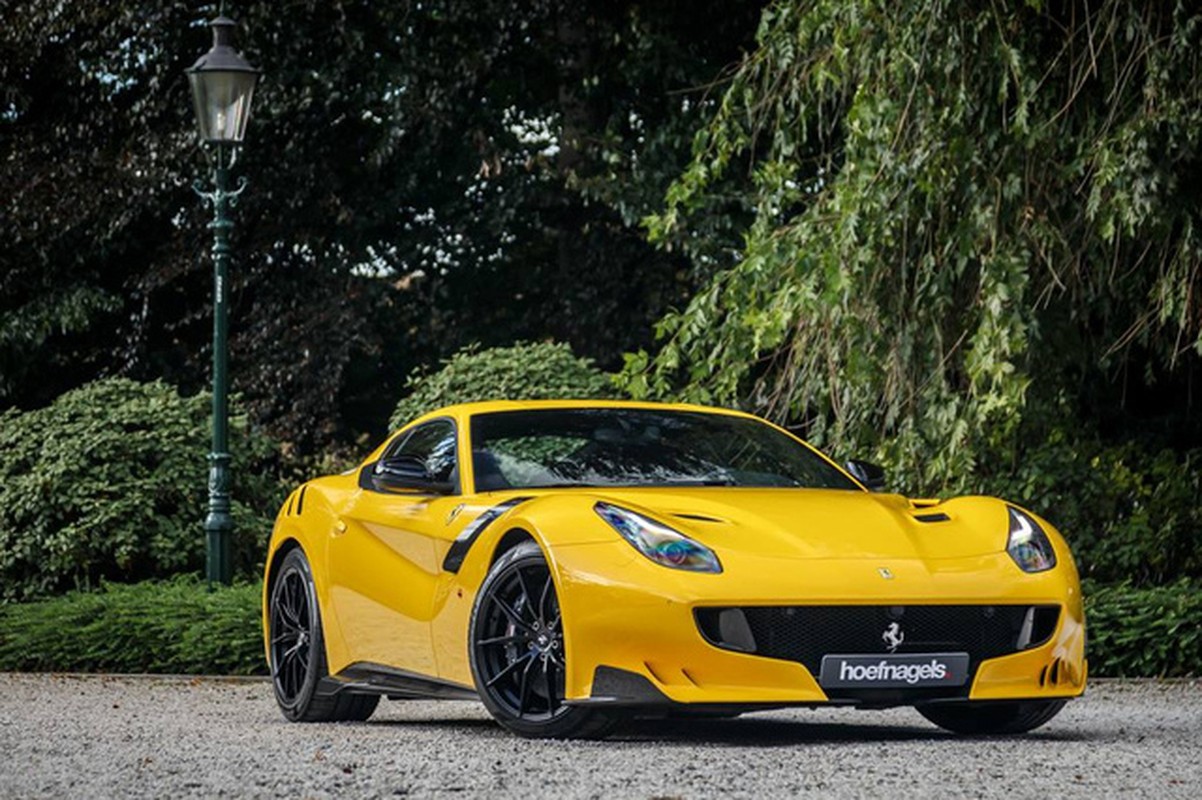 Sieu xe Ferrari F12tdf chay 6000km 